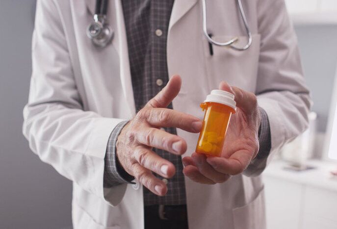 врач рекомендует таблетки от простатита